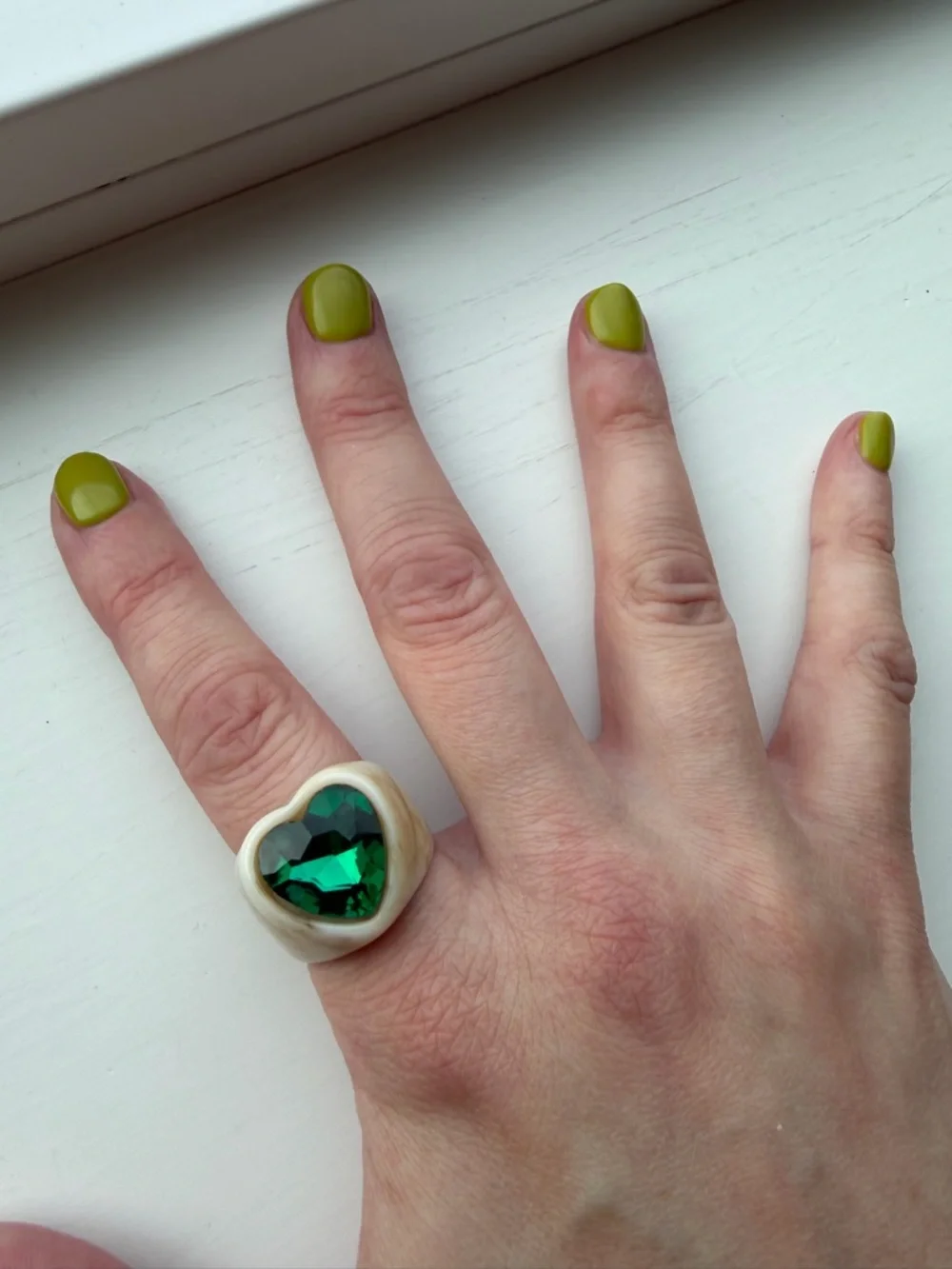 Chunky Resin Cocktail Heart Ring With Green Faceted Cubic Zirconia Gem - Size 7